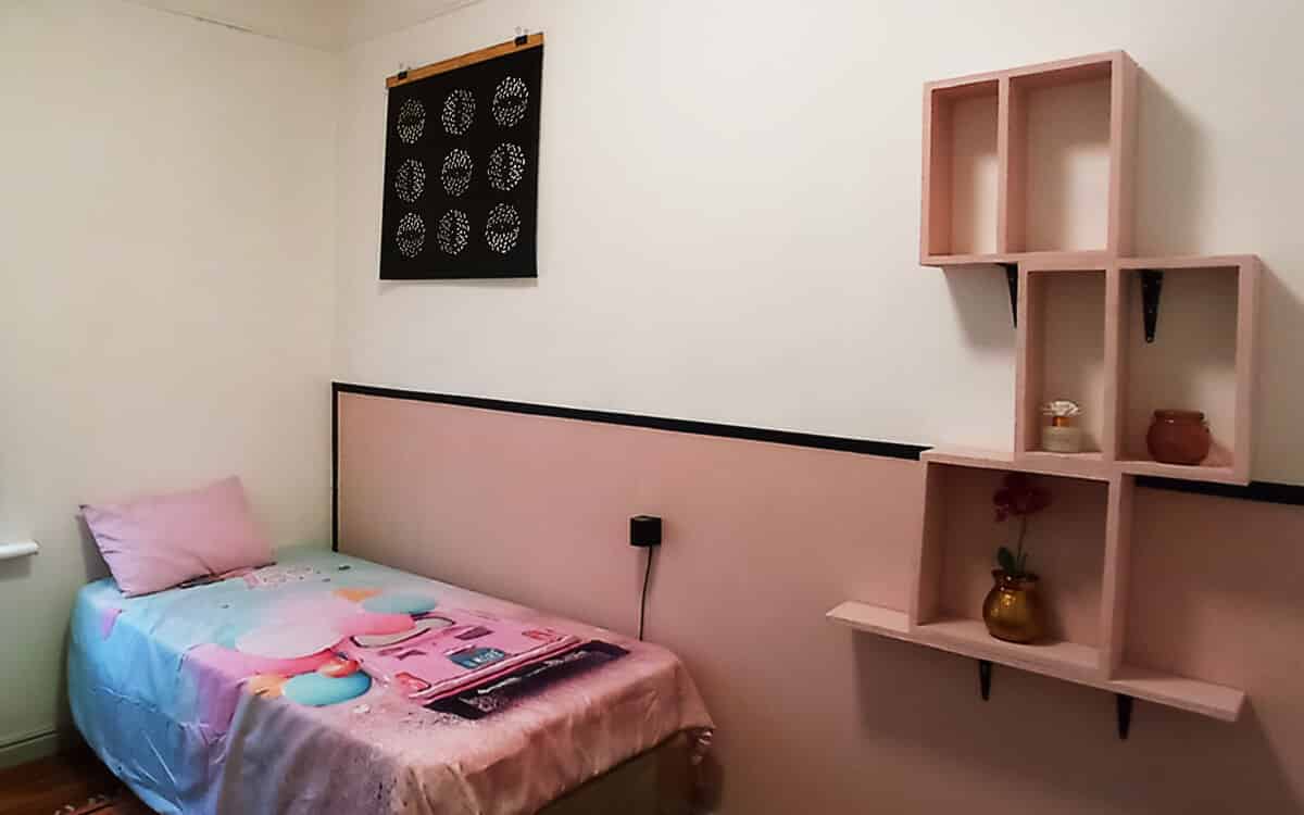 Pink room for rent